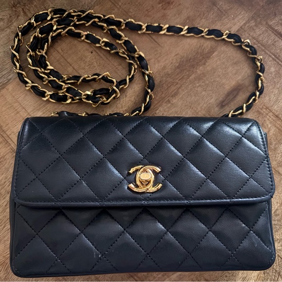 Vintage Authentic Chanel Black and Gold Crossbody Bag with Quilted Design - Picture 9 of 16